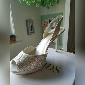 SOLD !!!DAVID'S BRIDAL WEDDING HEEL
